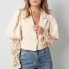 Korte blazer met kant - beige