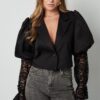 Korte blazer met kant - zwart