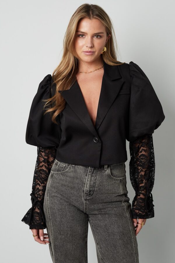 Korte blazer met kant - zwart